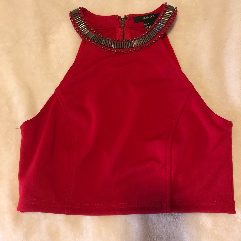 NWOT elegant crop top with embroidery